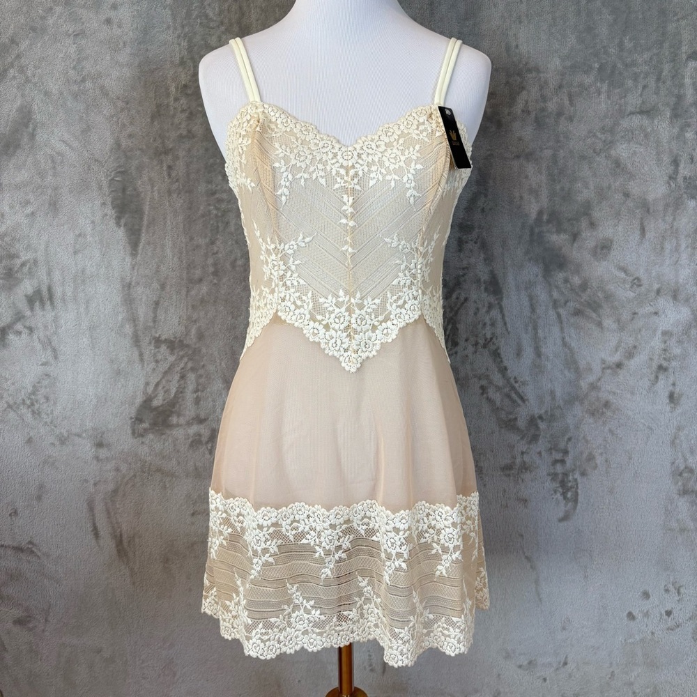 NWT Wacoal Cream Embrace Lace Lingerie Wmn’s M
